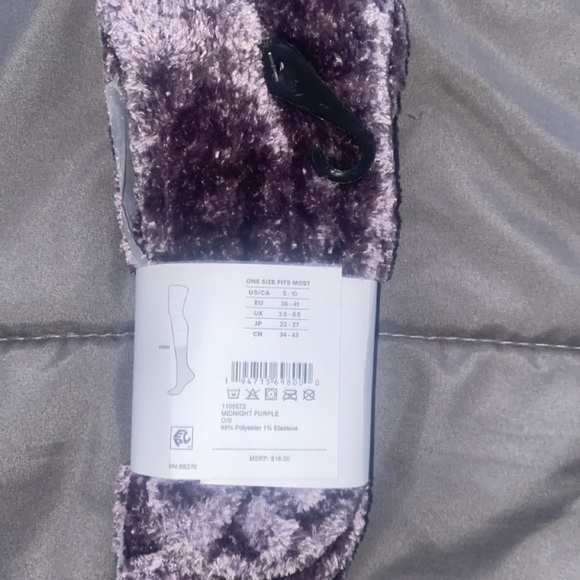 Cute & Comfortable Ugg Socks - Picture 2 of 3